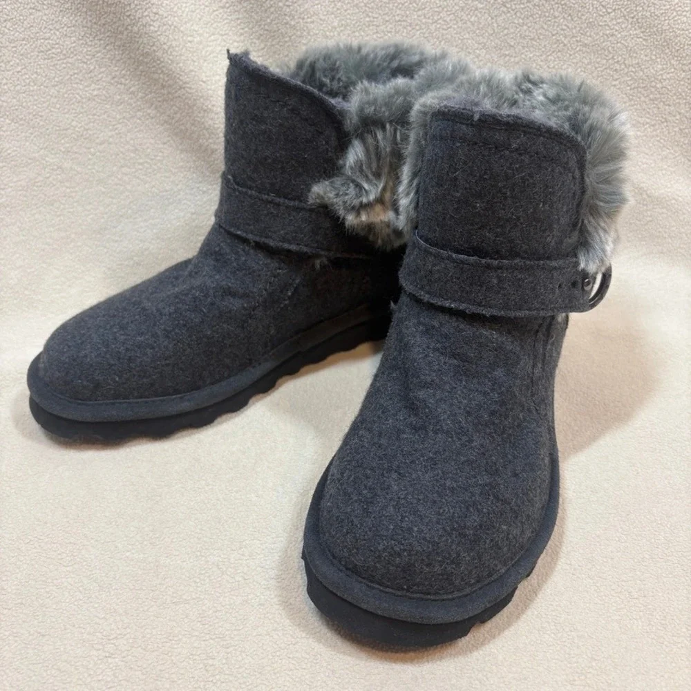 NWOT Bearpaw Womens Sz 7 Charcoal Gray‎ Wool Faux Fur Trim Buckle Ankle Boots